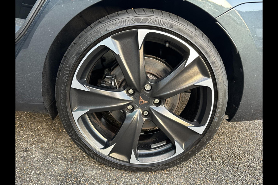 CUPRA Leon Sportstourer 1.4 TSI eHybrid PHEV FR Business Intense VAN: €29.900,- VOOR: €26.440,- UW EINDEJAARSVOORDEEL: €3.460| LAGE KM STAND PAS 35.000KM ! | ELEK. TREKHAAK| STOEL + STUUR VERWARMING| CAMERA| ADAP. CRUISE | RIJKLAAR GELEVERD MET 12 MND BOVAG GARANTIE |