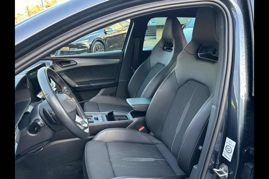 CUPRA Leon Sportstourer 1.4 TSI eHybrid PHEV FR Business Intense VAN: €29.900,- VOOR: €26.440,- UW EINDEJAARSVOORDEEL: €3.460| LAGE KM STAND PAS 35.000KM ! | ELEK. TREKHAAK| STOEL + STUUR VERWARMING| CAMERA| ADAP. CRUISE | RIJKLAAR GELEVERD MET 12 MND BOVAG GARANTIE |