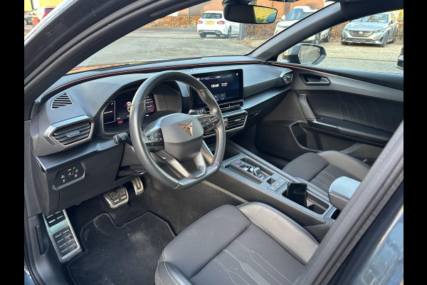 CUPRA Leon Sportstourer 1.4 TSI eHybrid PHEV FR Business Intense VAN: €29.900,- VOOR: €26.440,- UW EINDEJAARSVOORDEEL: €3.460| LAGE KM STAND PAS 35.000KM ! | ELEK. TREKHAAK| STOEL + STUUR VERWARMING| CAMERA| ADAP. CRUISE | RIJKLAAR GELEVERD MET 12 MND BOVAG GARANTIE |