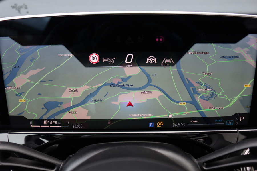 Mercedes-Benz E-Klasse 200 Premium+ AMG Line | Hyperscreen | Luchtvering | Achterasbesturing | Massage | Distronic+ | Stoelventilatie | Burmester | Soft-Close | Vlakkenverwarming | Digital Light | Panoramadak | HUD |