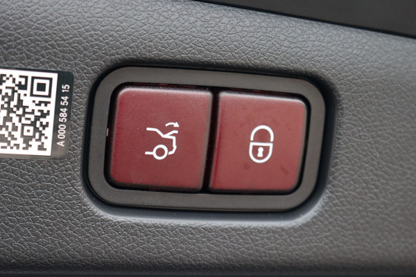 Mercedes-Benz E-Klasse 200 Premium+ AMG Line | Hyperscreen | Luchtvering | Achterasbesturing | Massage | Distronic+ | Stoelventilatie | Burmester | Soft-Close | Vlakkenverwarming | Digital Light | Panoramadak | HUD |