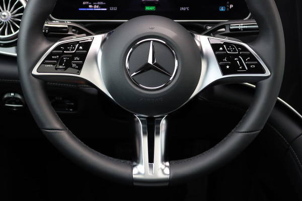 Mercedes-Benz EQE 300 Business Line 89 kWh | 41.000,- ex BTW | Luchtvering | Achterasbesturing | Burmester | Panoramadak | Distronic+ | Leder | Memory | Stuurwiel Verwarmd | Digital Light | Keyless Go |