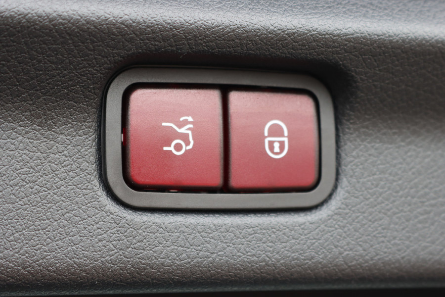 Mercedes-Benz EQE 300 Business Line 89 kWh | 41.000,- ex BTW | Luchtvering | Achterasbesturing | Burmester | Panoramadak | Distronic+ | Leder | Memory | Stuurwiel Verwarmd | Digital Light | Keyless Go |