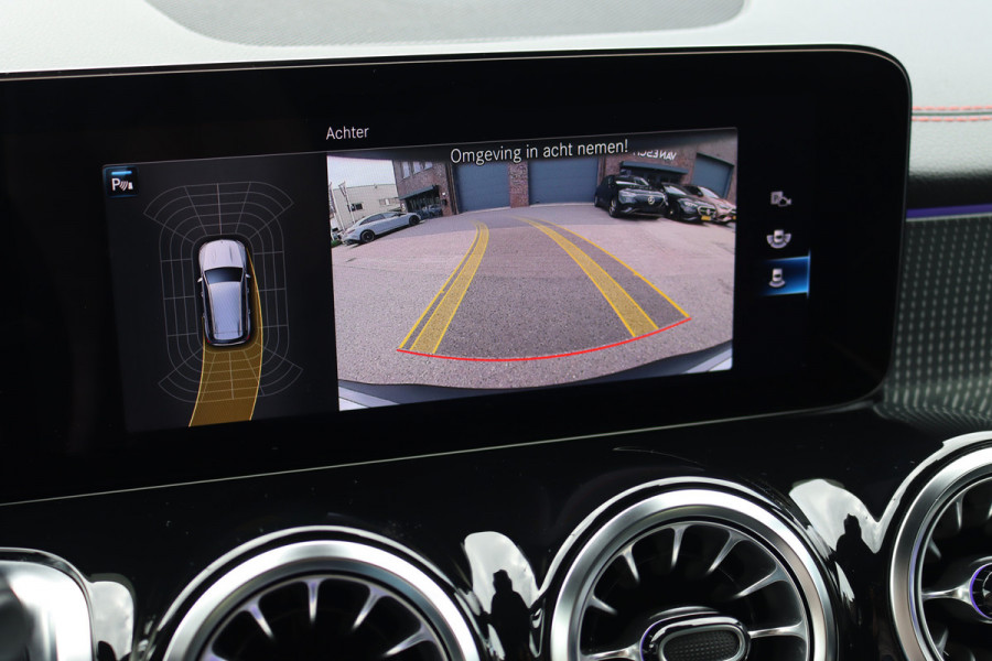Mercedes-Benz EQB 350 4MATIC AMG Line 67 kWh | Widescreen | Dodehoekassistent | Augmented Reality | Camera | Sfeerverlichting | Zitcomfortpakket | High Perf. LED |