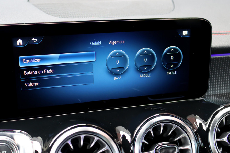 Mercedes-Benz EQB 350 4MATIC AMG Line 67 kWh | Widescreen | Dodehoekassistent | Augmented Reality | Camera | Sfeerverlichting | Zitcomfortpakket | High Perf. LED |