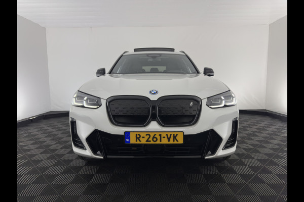 BMW iX3 M-Sportpack High Executive 80 kWh [3-Fase] {SOH-98%} (INCL-BTW) *PANO | LUXURY-LEATHER | HEAD-UP | ADAPTIVE-CRUISE | HEATED-SPORTSEATS | KEYLESS | SHIFT-PADDLES | AMBIENT-LIGHT | BLIND-SPOT | FULL-LED |  MEMORY-PACK | DIGI-COCKPIT | NAVI-FULLMA