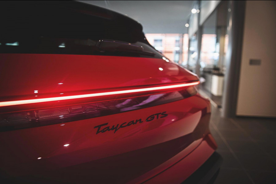 Porsche Taycan Cross Turismo 4 GTS Pakket | Garantie 01-2028 | 1e Eigenaar | Vossen | BOSE