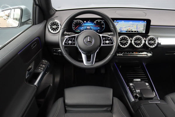Mercedes-Benz EQB 300 4MATIC Luxury Line 67 kWh | Dodehoekassistent | Camera | Vario-achterbank | Apple Carplay/Android Auto | High Perf. LED | Zitcomfortpakket | Stoelverwarming |