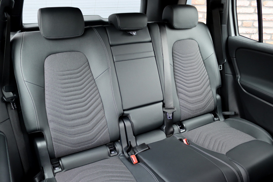 Mercedes-Benz EQB 300 4MATIC Luxury Line 67 kWh | Dodehoekassistent | Camera | Vario-achterbank | Apple Carplay/Android Auto | High Perf. LED | Zitcomfortpakket | Stoelverwarming |