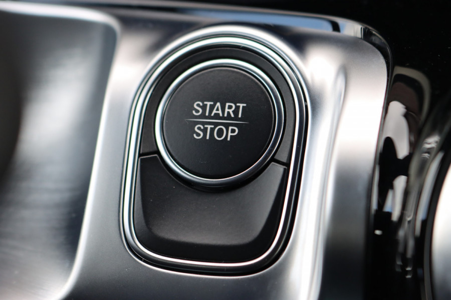 Mercedes-Benz EQB 300 4MATIC Luxury Line 67 kWh | Dodehoekassistent | Camera | Vario-achterbank | Apple Carplay/Android Auto | High Perf. LED | Zitcomfortpakket | Stoelverwarming |