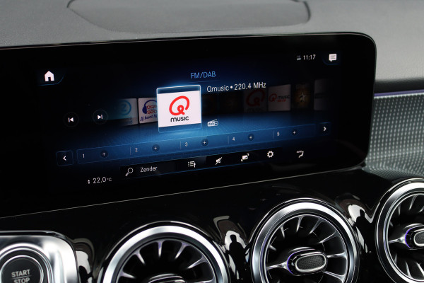 Mercedes-Benz EQB 300 4MATIC Luxury Line 67 kWh | Dodehoekassistent | Camera | Vario-achterbank | Apple Carplay/Android Auto | High Perf. LED | Zitcomfortpakket | Stoelverwarming |