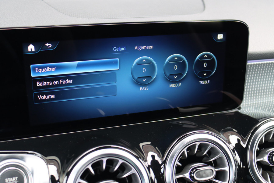 Mercedes-Benz EQB 300 4MATIC Luxury Line 67 kWh | Dodehoekassistent | Camera | Vario-achterbank | Apple Carplay/Android Auto | High Perf. LED | Zitcomfortpakket | Stoelverwarming |