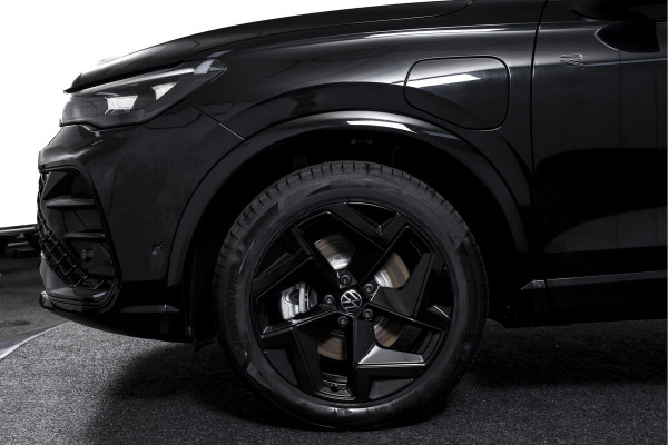 Volkswagen Tiguan 1.5 eHybrid 272 PK R-Line Edition Orig. NL | Black Style | Elek. Trekhaak | S/K-panodak | Adapt. Cruise | Stoel-+stuurverw. | App. Connect | Camera+PDC | LM 19" | 6667