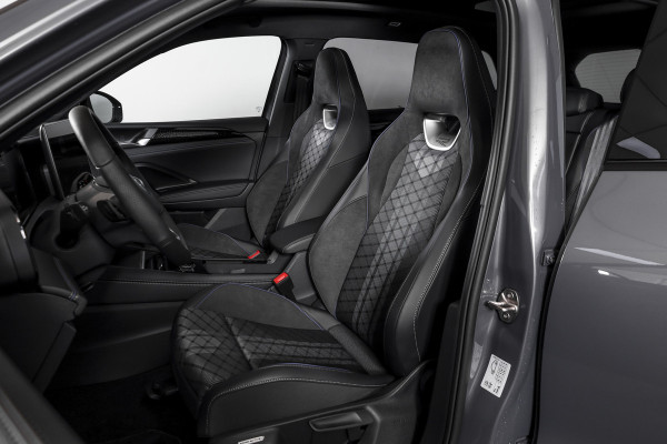 Volkswagen Tiguan 1.5 eHybrid 272 PK R-Line Edition | Black Style | Elek. Trekhaak | S/K-panodak | Adapt. Cruise | Stoel-+stuurverw. | App. Connect | Camera+PDC | LM 19" | 0529