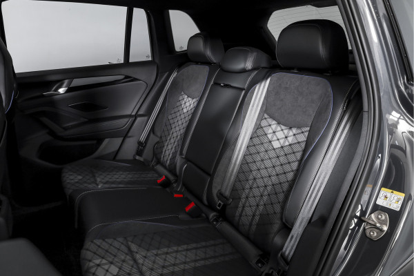 Volkswagen Tiguan 1.5 eHybrid 272 PK R-Line Edition | Black Style | Elek. Trekhaak | S/K-panodak | Adapt. Cruise | Stoel-+stuurverw. | App. Connect | Camera+PDC | LM 19" | 0529