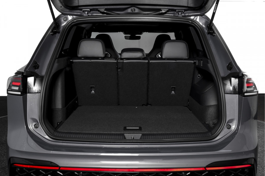 Volkswagen Tiguan 1.5 eHybrid 272 PK R-Line Edition | Black Style | Elek. Trekhaak | S/K-panodak | Adapt. Cruise | Stoel-+stuurverw. | App. Connect | Camera+PDC | LM 19" | 0529