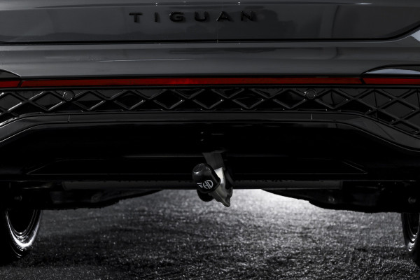 Volkswagen Tiguan 1.5 eHybrid 272 PK R-Line Edition | Black Style | Elek. Trekhaak | S/K-panodak | Adapt. Cruise | Stoel-+stuurverw. | App. Connect | Camera+PDC | LM 19" | 0529