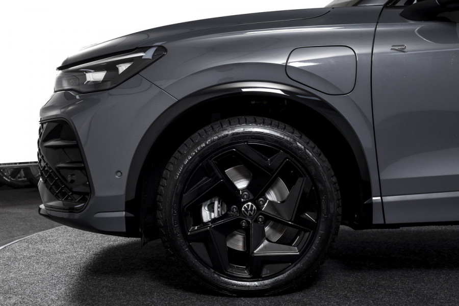 Volkswagen Tiguan 1.5 eHybrid 272 PK R-Line Edition | Black Style | Elek. Trekhaak | S/K-panodak | Adapt. Cruise | Stoel-+stuurverw. | App. Connect | Camera+PDC | LM 19" | 0529