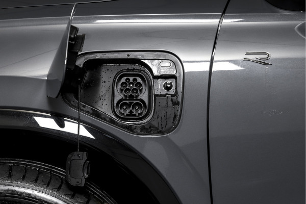 Volkswagen Tiguan 1.5 eHybrid 272 PK R-Line Edition | Black Style | Elek. Trekhaak | S/K-panodak | Adapt. Cruise | Stoel-+stuurverw. | App. Connect | Camera+PDC | LM 19" | 0529