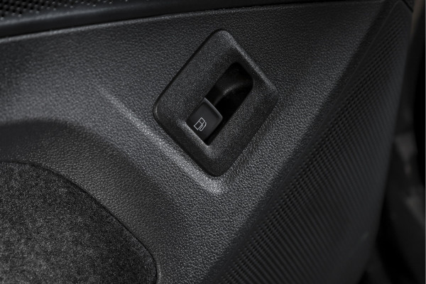 Volkswagen Tiguan 1.5 eHybrid 272 PK R-Line Edition | Black Style | Elek. Trekhaak | S/K-panodak | Adapt. Cruise | Stoel-+stuurverw. | App. Connect | Camera+PDC | LM 19" | 0529