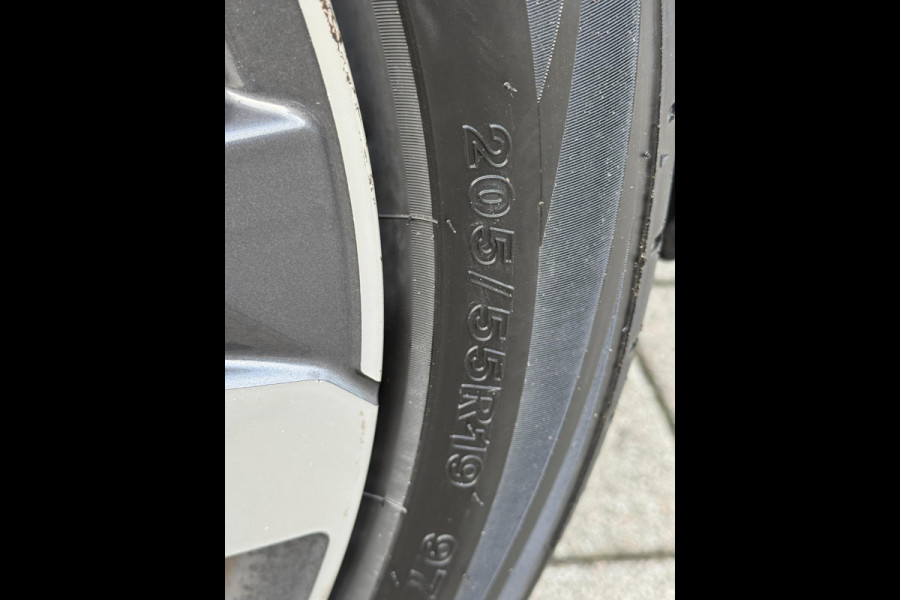 Peugeot 5008 1.2 PureTech Blue Lease Premium 7 Pers. uitvoering I Navigatie / Apple CarPlay I Airco I LED I PDC I Nwe APK 09-2027