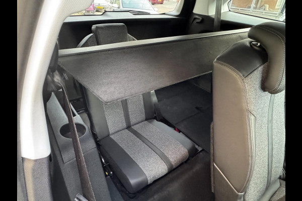 Peugeot 5008 1.2 PureTech Blue Lease Premium 7 Pers. uitvoering I Navigatie / Apple CarPlay I Airco I LED I PDC I Nwe APK 09-2027