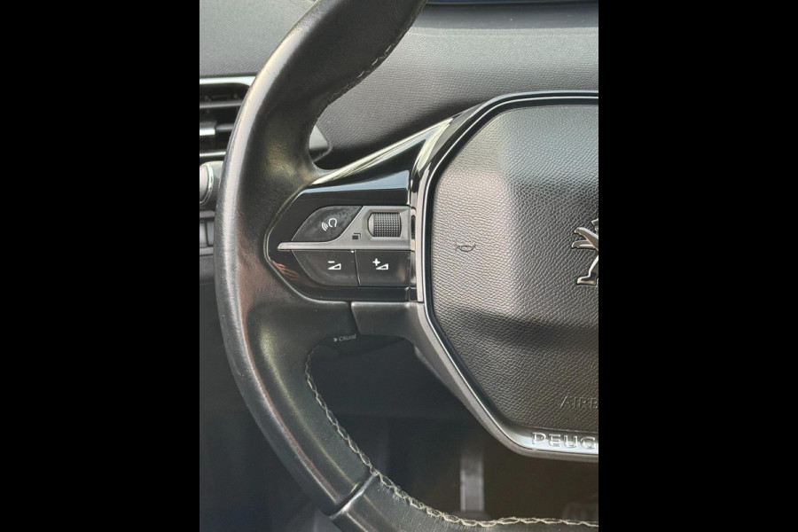 Peugeot 5008 1.2 PureTech Blue Lease Premium 7 Pers. uitvoering I Navigatie / Apple CarPlay I Airco I LED I PDC I Nwe APK 09-2027