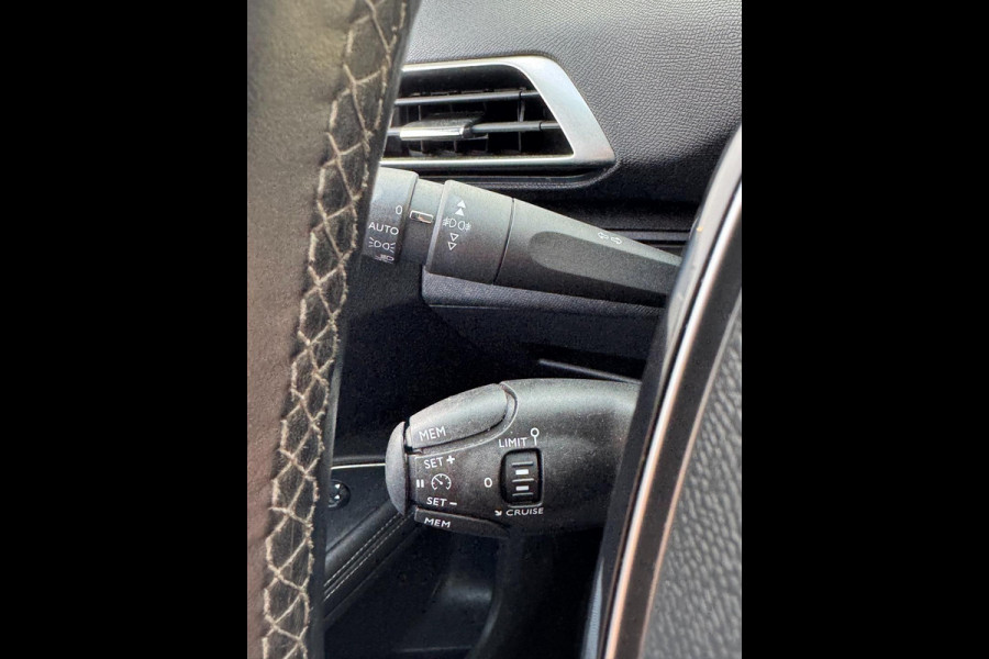 Peugeot 5008 1.2 PureTech Blue Lease Premium 7 Pers. uitvoering I Navigatie / Apple CarPlay I Airco I LED I PDC I Nwe APK 09-2027