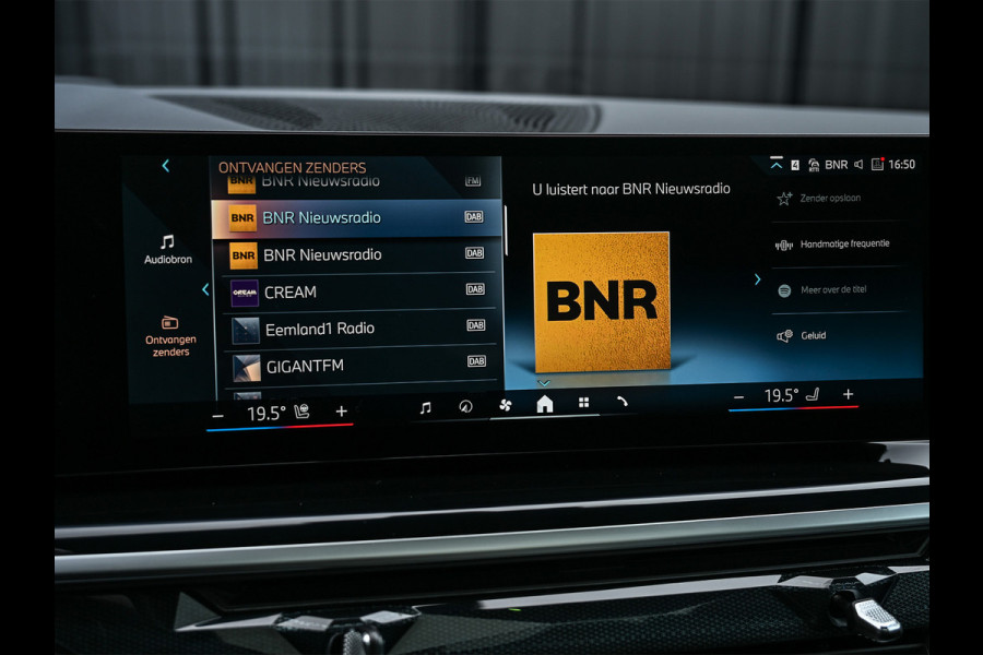 BMW X5 xDRIVE 50e | M-SPORT PRO | SKY LOUNGE | ICONIC GLOW | SHADOW LINE | COMFORT ACCESS | LUCHTVERING | ACTIVE CRUISE | MEMORY SEATS