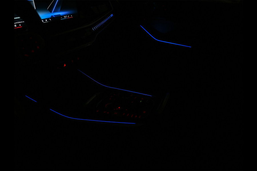 BMW X5 xDRIVE 50e | M-SPORT PRO | SKY LOUNGE | ICONIC GLOW | SHADOW LINE | COMFORT ACCESS | LUCHTVERING | ACTIVE CRUISE | MEMORY SEATS