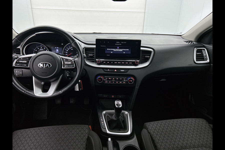 Kia Ceed Sportswagon 1.5 T-GDi DynamicLine (NAVIGATIE, CARPLAY, CAMERA, AFNEEMBARE TREKHAAK, PARKEERSENSOREN, GOED ONDERHOUDEN)