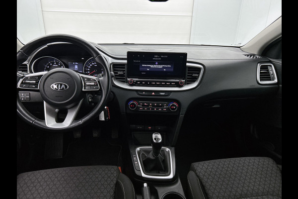 Kia Ceed Sportswagon 1.5 T-GDi DynamicLine (NAVIGATIE, CARPLAY, CAMERA, AFNEEMBARE TREKHAAK, PARKEERSENSOREN, GOED ONDERHOUDEN)
