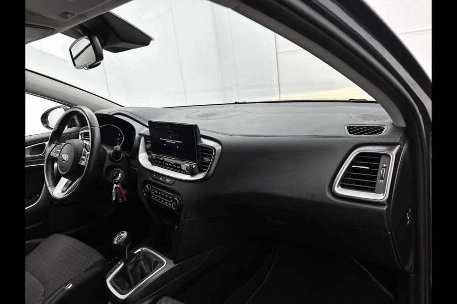 Kia Ceed Sportswagon 1.5 T-GDi DynamicLine (NAVIGATIE, CARPLAY, CAMERA, AFNEEMBARE TREKHAAK, PARKEERSENSOREN, GOED ONDERHOUDEN)