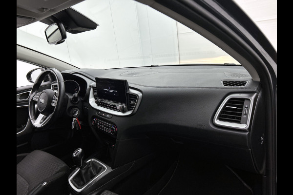 Kia Ceed Sportswagon 1.5 T-GDi DynamicLine (NAVIGATIE, CARPLAY, CAMERA, AFNEEMBARE TREKHAAK, PARKEERSENSOREN, GOED ONDERHOUDEN)