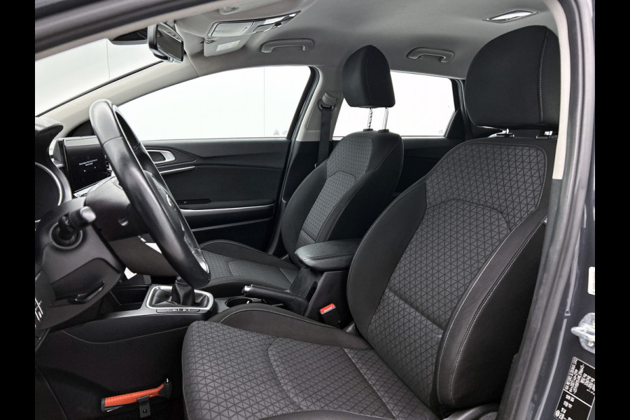 Kia Ceed Sportswagon 1.5 T-GDi DynamicLine (NAVIGATIE, CARPLAY, CAMERA, AFNEEMBARE TREKHAAK, PARKEERSENSOREN, GOED ONDERHOUDEN)