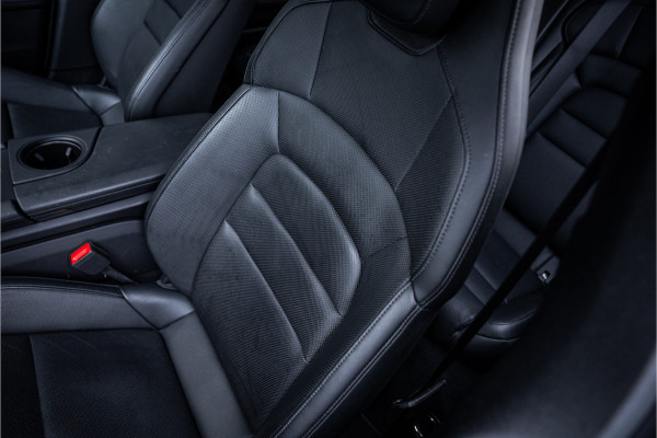 Porsche Taycan Cross Turismo 4 93 kWh - 1e eig | Origineel NL | Sport Chrono + | Panorama | Memory