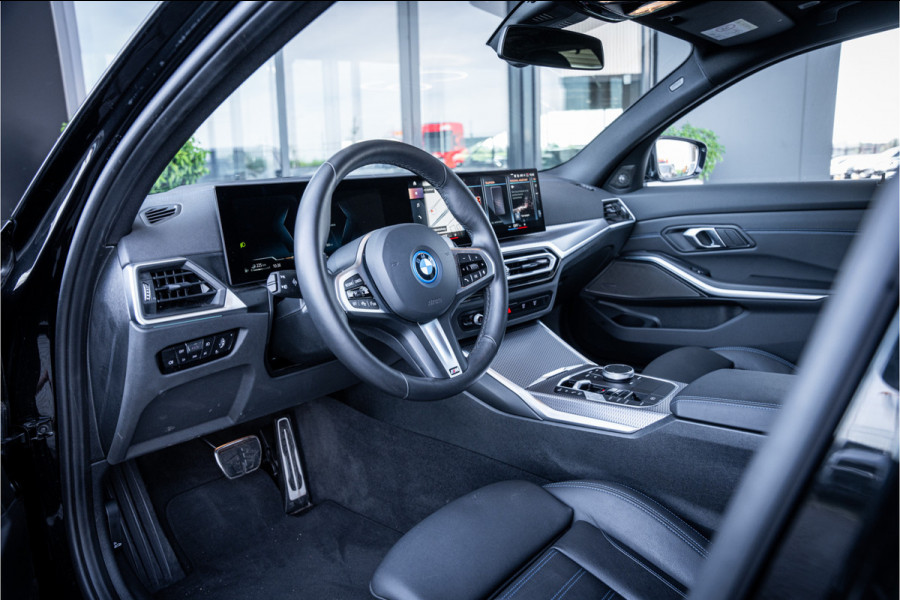 BMW 3 Serie Touring 330e xDrive - M Sport/ performance | Panorama | H&K | Memory | 360 Camera | HUD