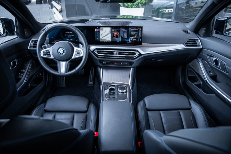 BMW 3 Serie Touring 330e xDrive - M Sport/ performance | Panorama | H&K | Memory | 360 Camera | HUD