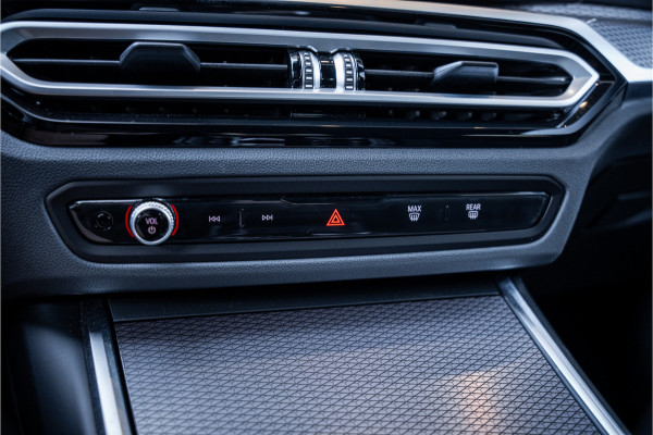 BMW 3 Serie Touring 330e xDrive - M Sport/ performance | Panorama | H&K | Memory | 360 Camera | HUD