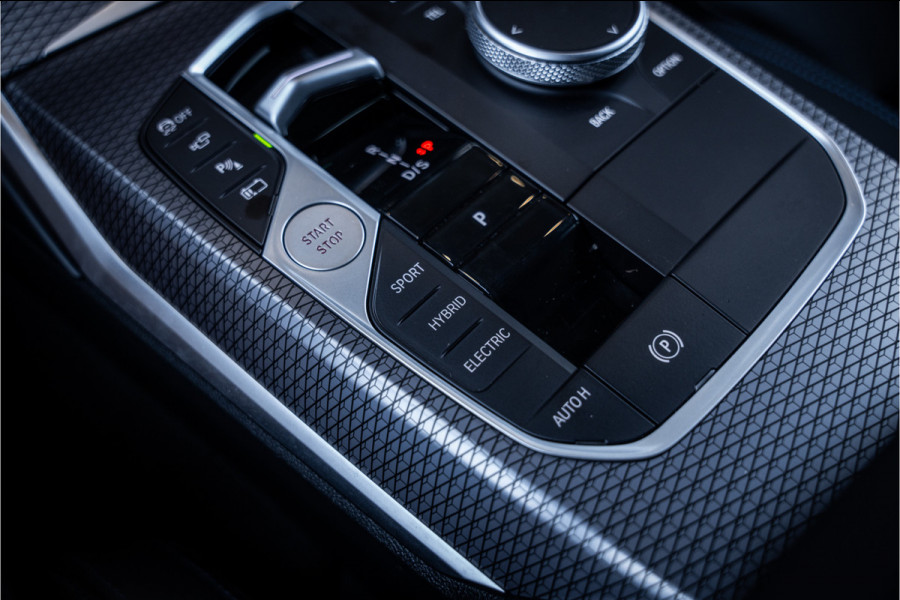 BMW 3 Serie Touring 330e xDrive - M Sport/ performance | Panorama | H&K | Memory | 360 Camera | HUD