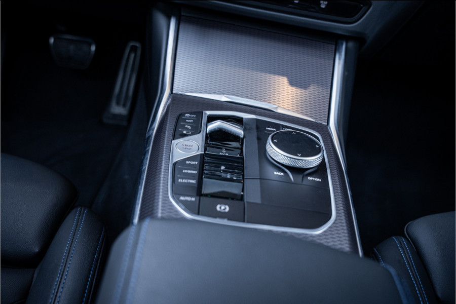 BMW 3 Serie Touring 330e xDrive - M Sport/ performance | Panorama | H&K | Memory | 360 Camera | HUD