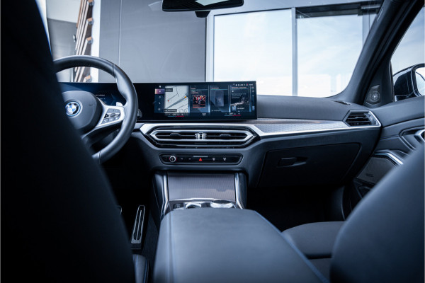 BMW 3 Serie Touring 330e xDrive - M Sport/ performance | Panorama | H&K | Memory | 360 Camera | HUD