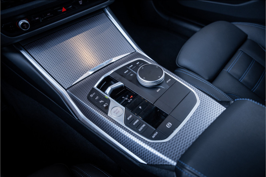 BMW 3 Serie Touring 330e xDrive - M Sport/ performance | Panorama | H&K | Memory | 360 Camera | HUD