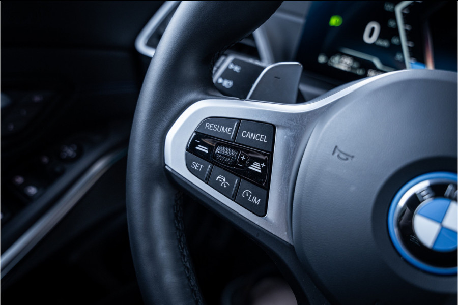 BMW 3 Serie Touring 330e xDrive - M Sport/ performance | Panorama | H&K | Memory | 360 Camera | HUD