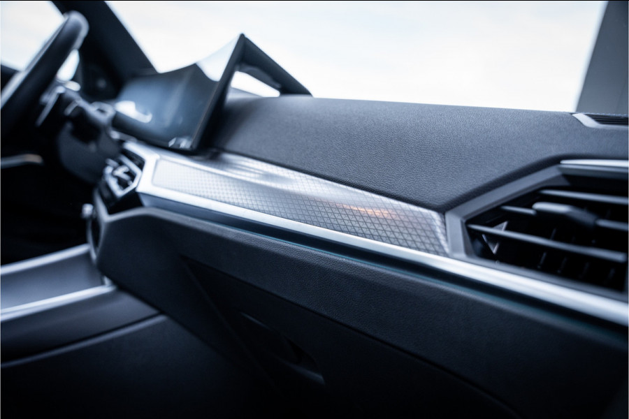 BMW 3 Serie Touring 330e xDrive - M Sport/ performance | Panorama | H&K | Memory | 360 Camera | HUD