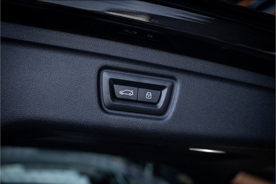 BMW 3 Serie Touring 330e xDrive - M Sport/ performance | Panorama | H&K | Memory | 360 Camera | HUD