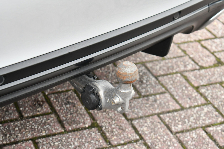 Mercedes-Benz GLC 200 4matic AMG line Trekhaak Night 20inch