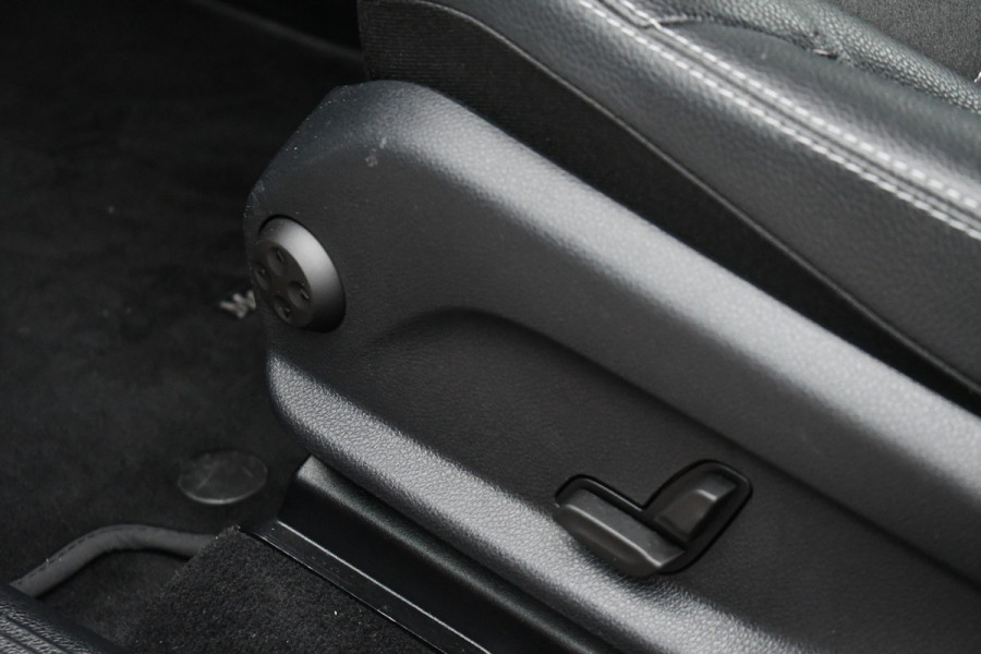 Mercedes-Benz GLC 200 4matic AMG line Trekhaak Night 20inch