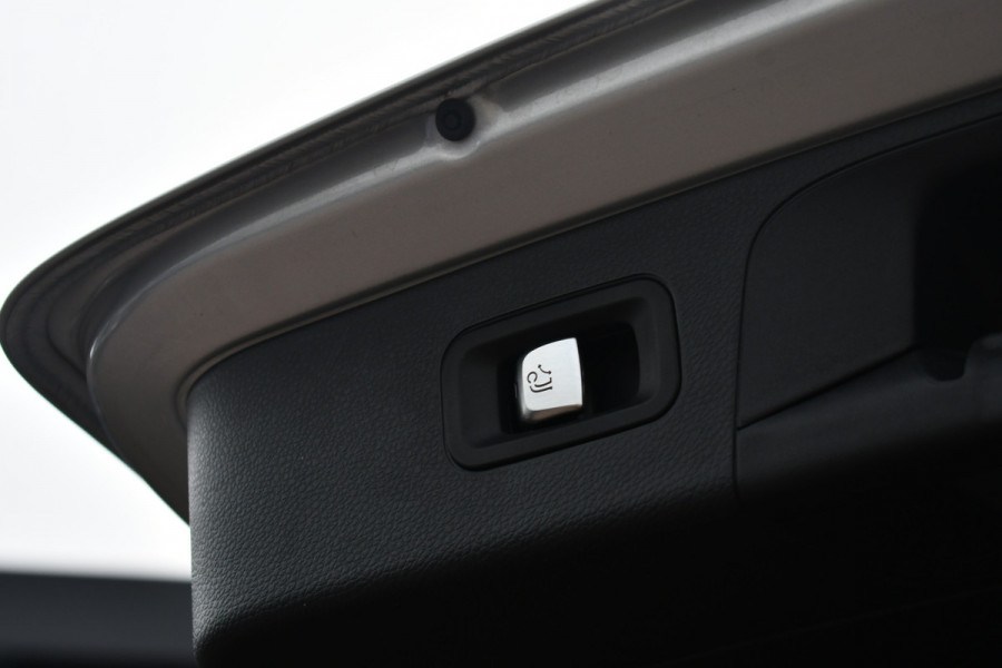 Mercedes-Benz GLC 200 4matic AMG line Trekhaak Night 20inch