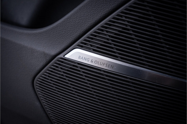 Audi Q8 60 TFSI e quattro Competition - Panorama | RS Seats | Luchtvering | Elek. Trekhaak | 360 Camera